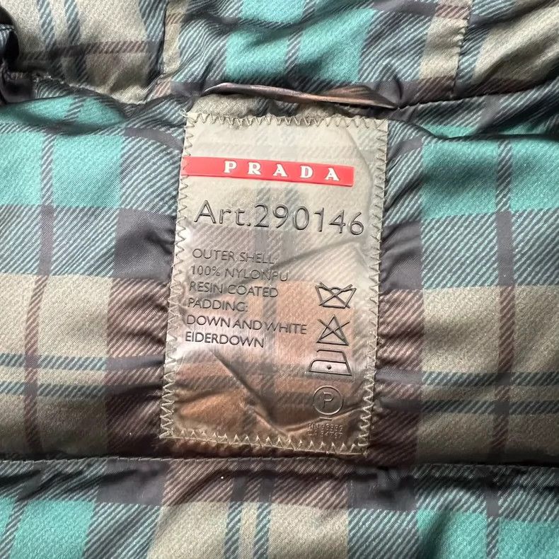 Prada Prada Triangle logo, hooded vest 2502-Nextarrow Size US XS / EU 42 / 0 - 6 Thumbnail