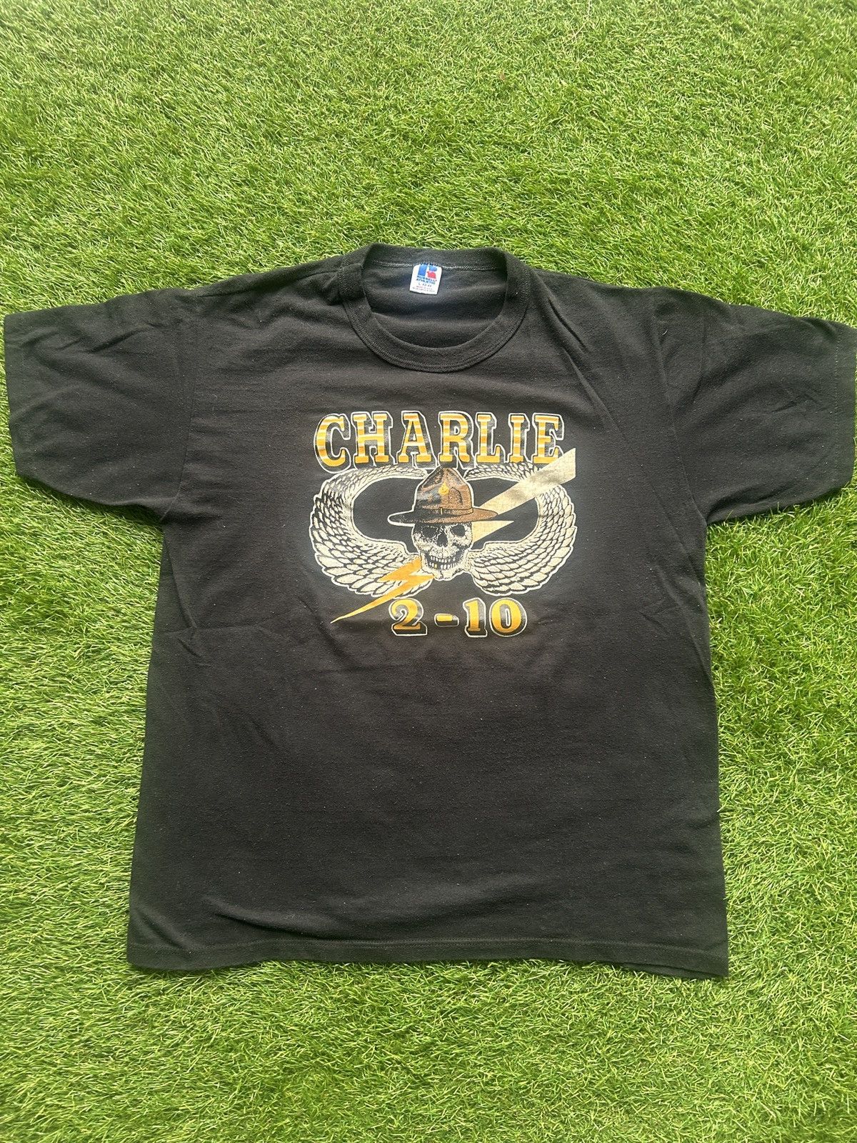 Vintage Vintage 90s Charlie 2-10 Infantry T-Shirt Size US L / EU 52-54 / 3 - 1 Thumbnail