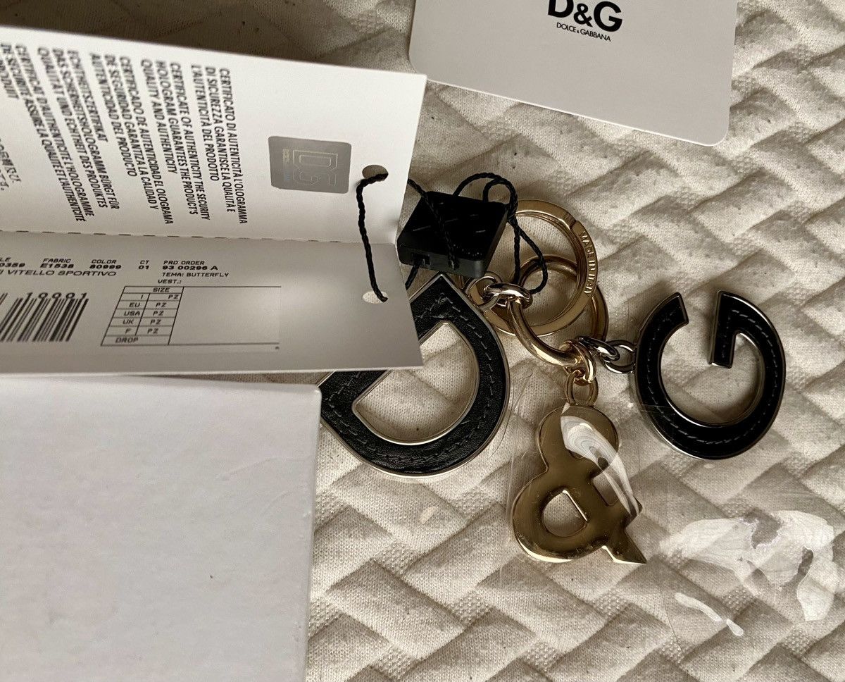 Dolce & Gabbana Dolce & Gabbana 🇮🇹 Metal/Black Calf Palladium Charm Key Chain Size ONE SIZE - 13 Thumbnail