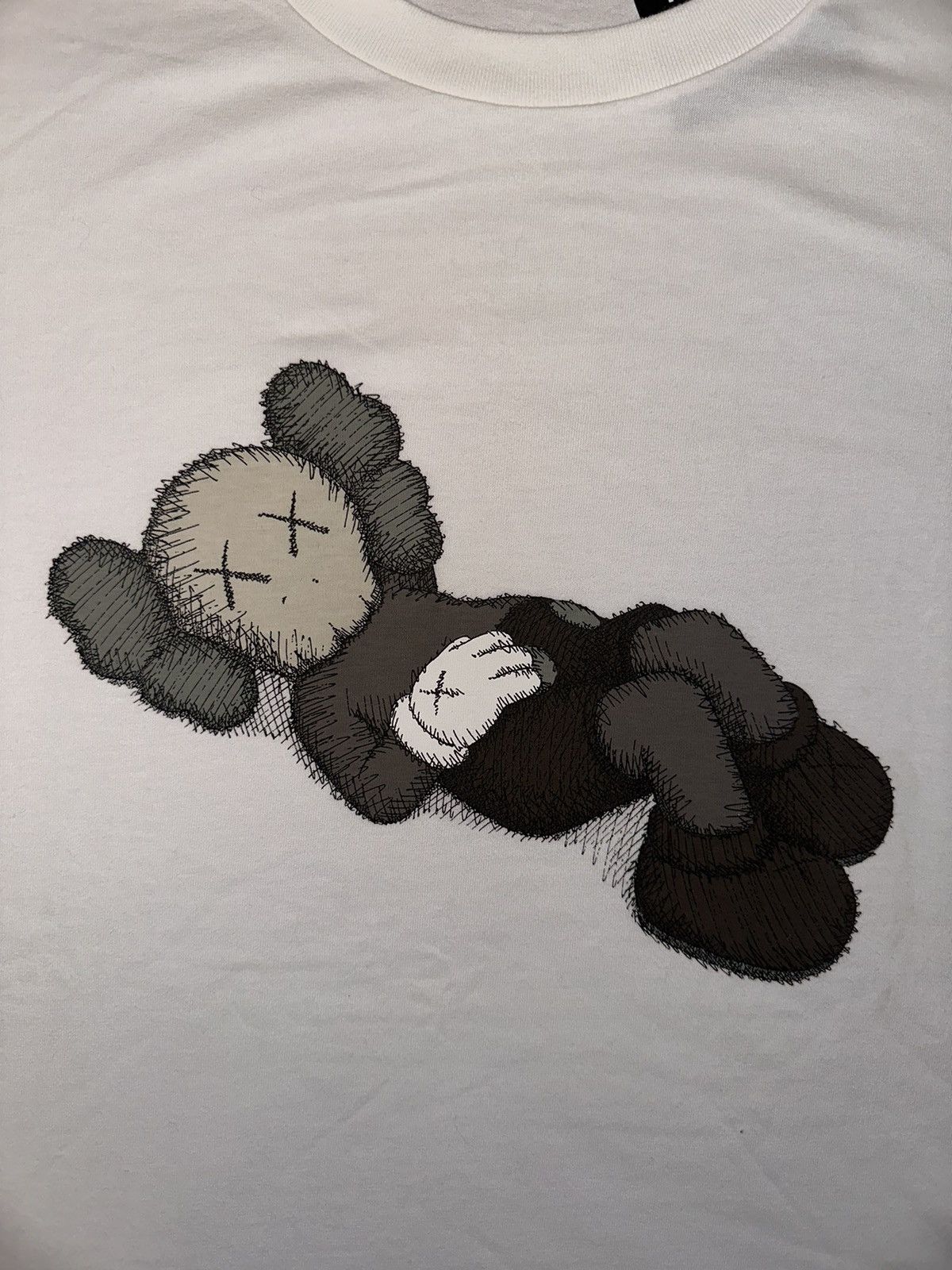 Kaws KAWS x Uniqlo Tokyo First T-shirt White (Asia Sizing) Size US XL / EU 56 / 4 - 2 Thumbnail