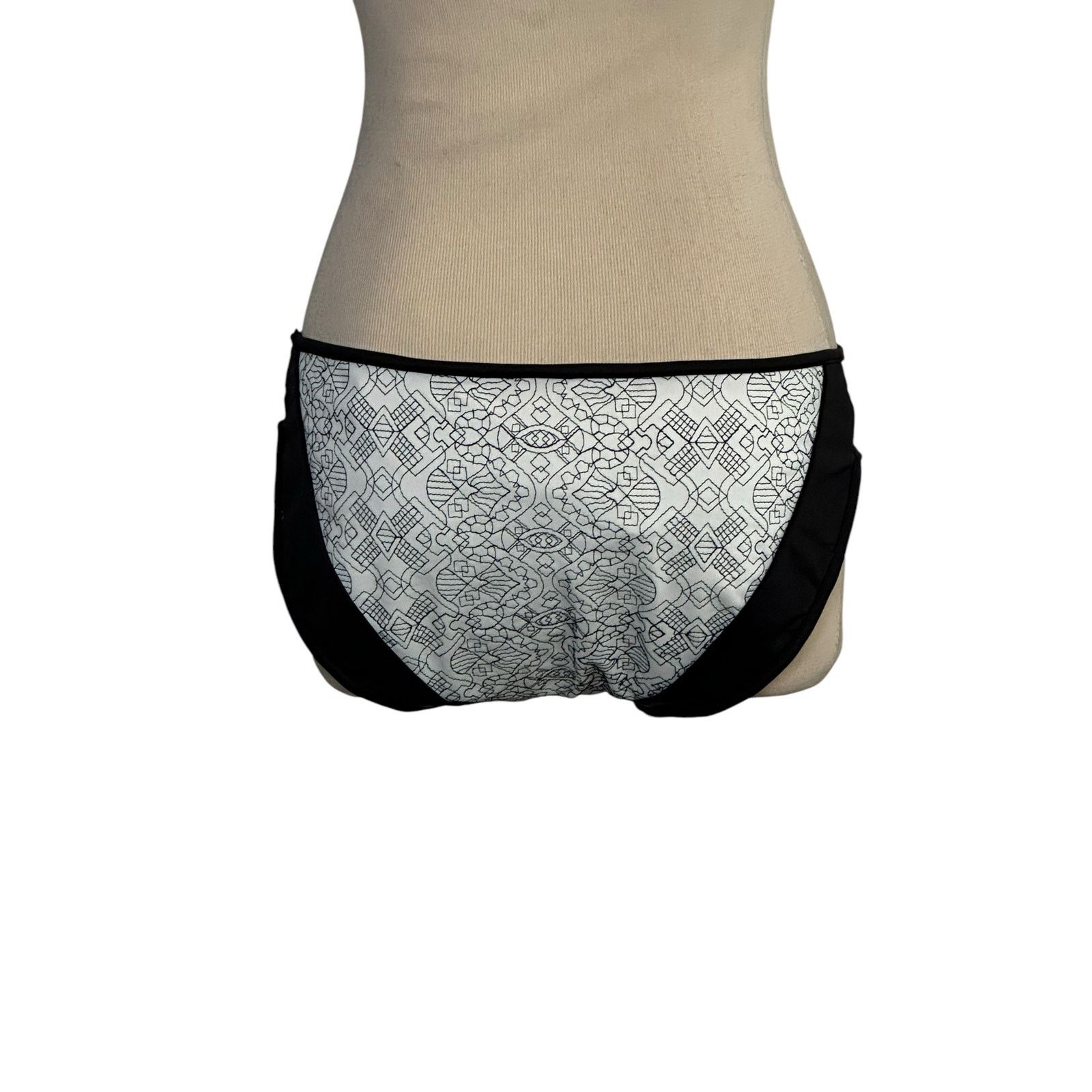 Jonathan Simkhai Jonathan Simkhai black white bikini bottom size Medium Size ONE SIZE - 13 Thumbnail