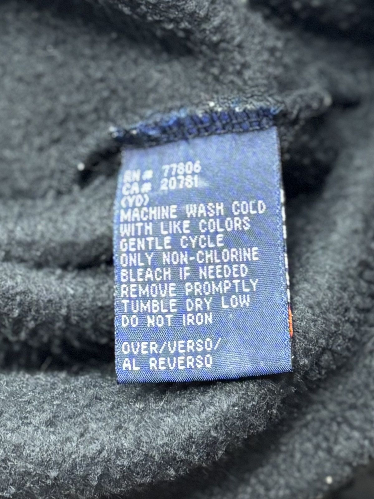 Tommy Hilfiger 90’s Vintage Tommy Hilfiger Polartech Spell-Out Fleece Size US L / EU 52-54 / 3 - 3 Thumbnail