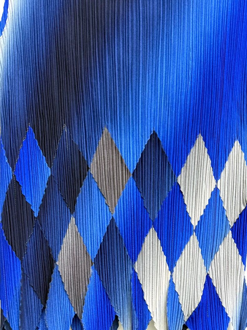 Issey Miyake Issey Miyake Diamond-cut gradient skirt Size 25" / US 0 / IT 36 - 2 Thumbnail