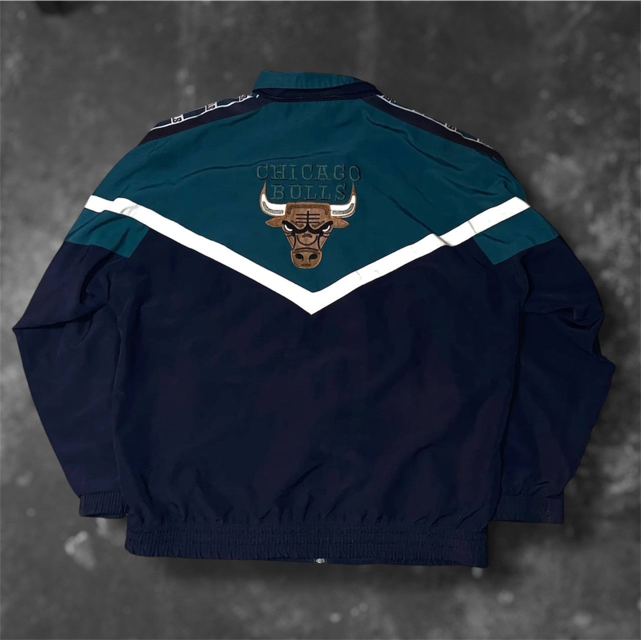 NBA × Vintage Vintage Nike NBA Chicago Bulls Embroidery Olympic Jacket XL Size US XL / EU 56 / 4 - 2 Thumbnail