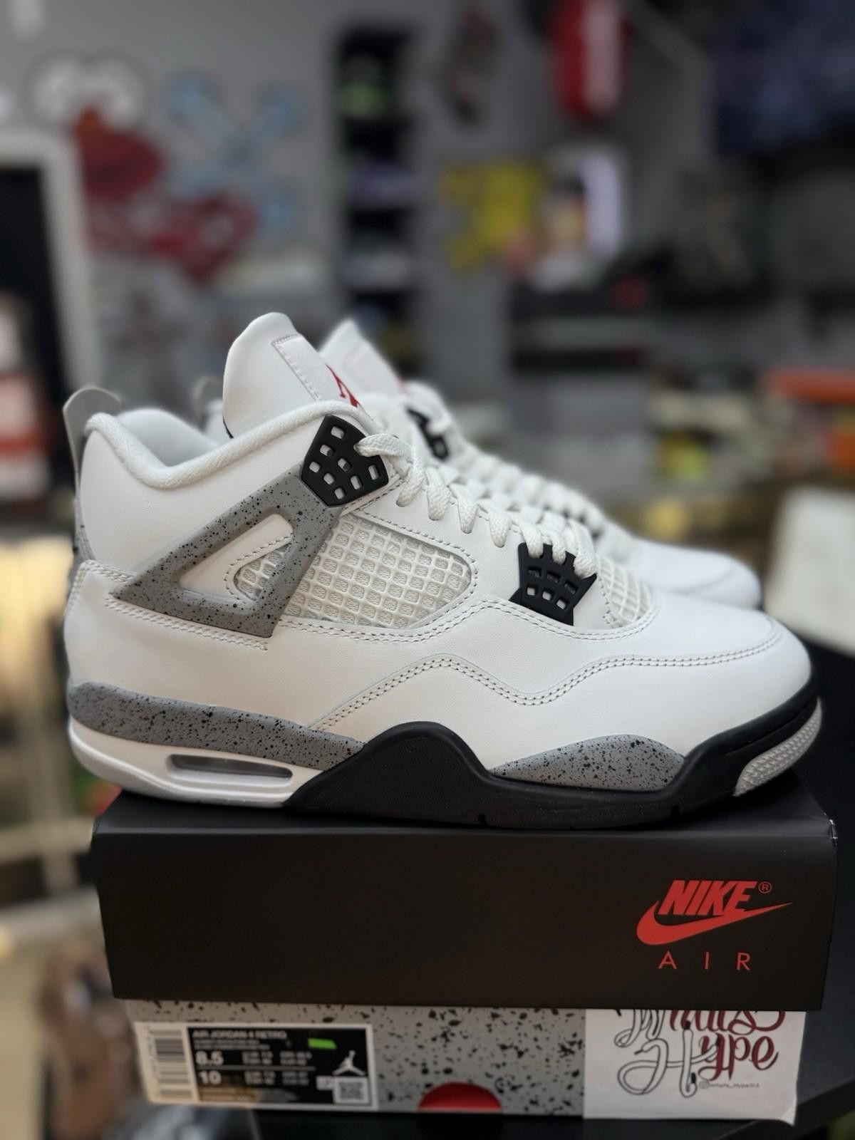 Jordan Brand DS Air Jordan 4 Retro OG 2025 White Cement Size 8.5 Men’s Size US 8.5 / EU 41-42 - 10 Thumbnail
