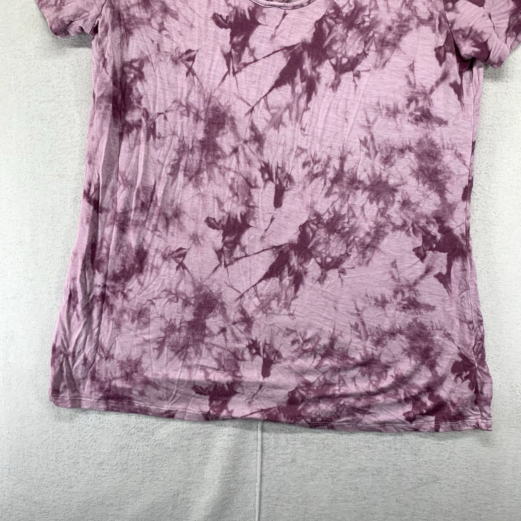 Vintage VINTAGE Cloud Chaser Women's 90s T-Shirt Casual Short Sleeve Rayon Spandex V-Neck Purple Geometric Slimming Spring Summer Size M / US 6-8 / IT 42-44 - 7 Thumbnail