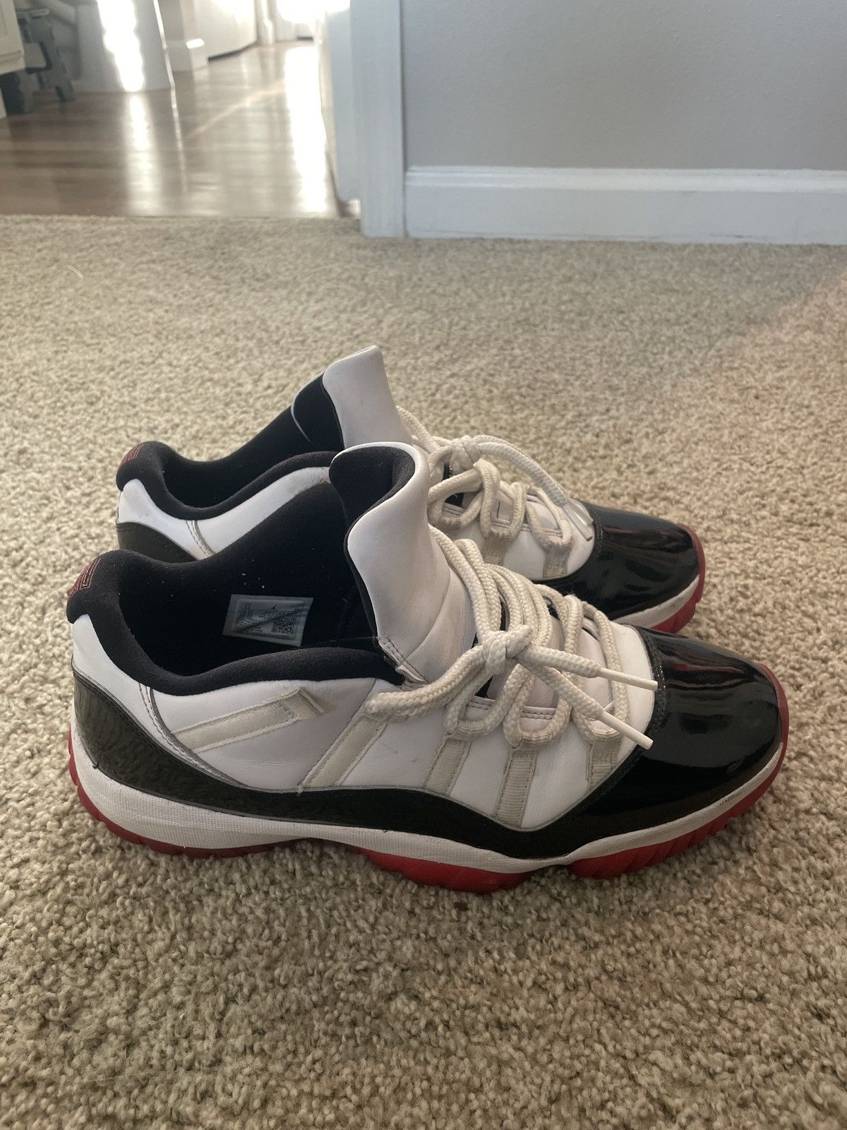 Jordan Brand Jordan 11 Low Bred Size US 11 / EU 44 - 1 Thumbnail
