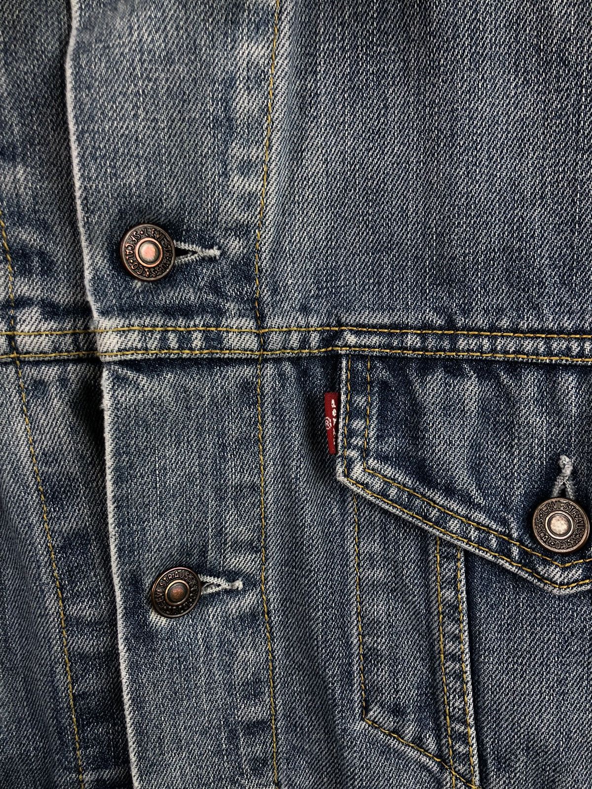 Jean × Levi's × Levi's Vintage Clothing Vintage 90's Distressed Levi's Trucker Denim Jacket Rare Size US L / EU 52-54 / 3 - 9 Thumbnail
