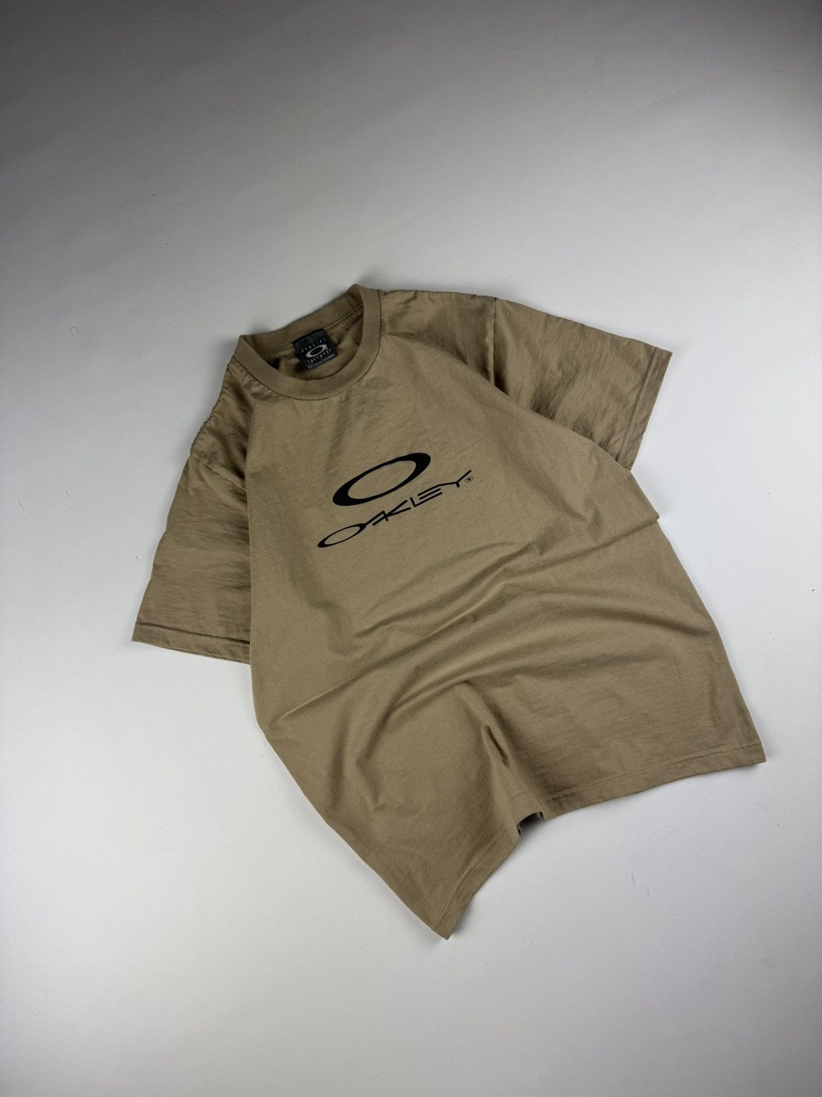 Japanese Brand × Oakley × Vintage Vintage Oakley T-Shirt Center Logo Size US S / EU 44-46 / 1 - 4 Thumbnail