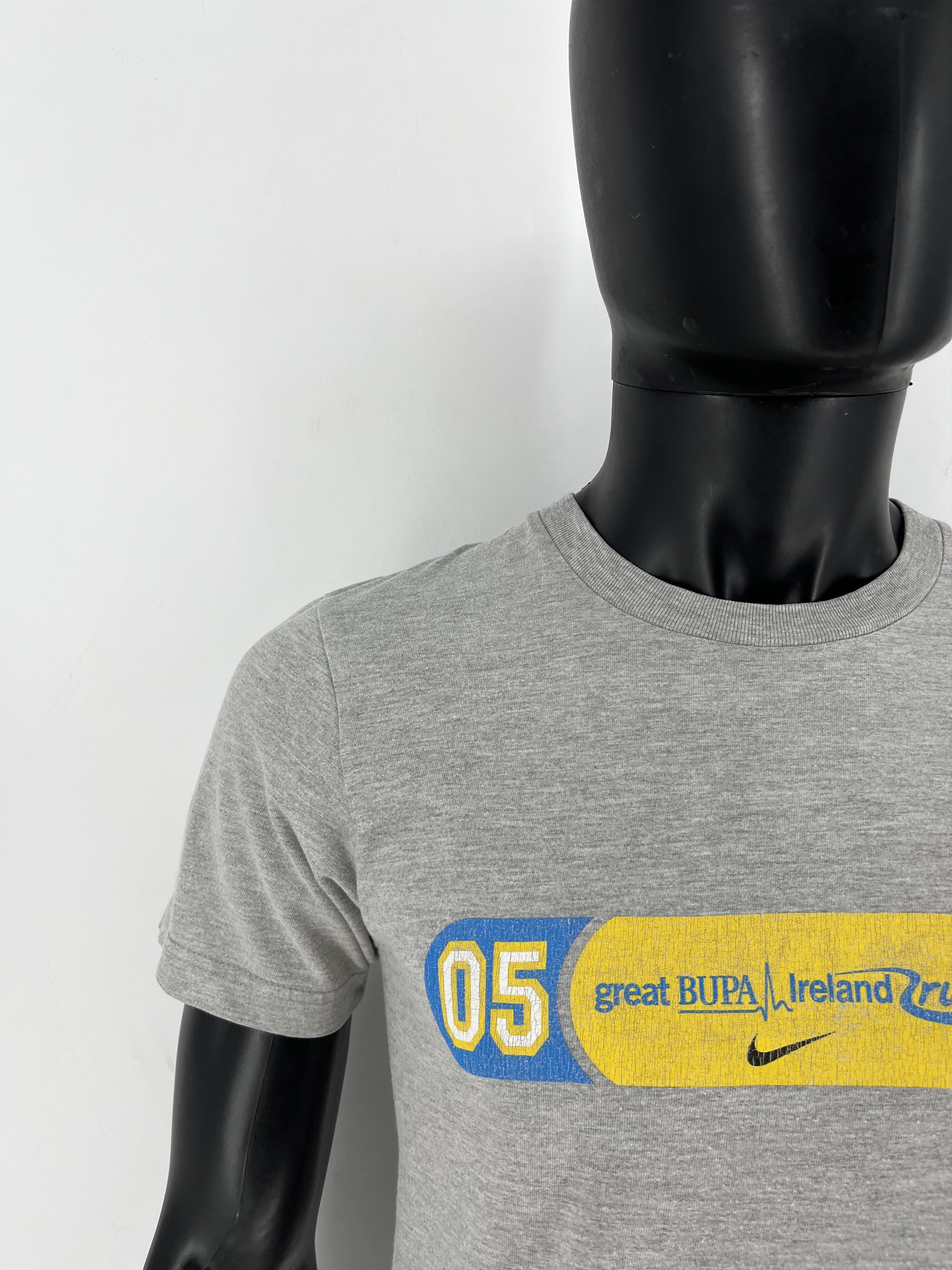 Other Vintage Y2K Nike Center Swoosh Logo T-Shirt Size S Size US S / EU 44-46 / 1 - 9 Thumbnail
