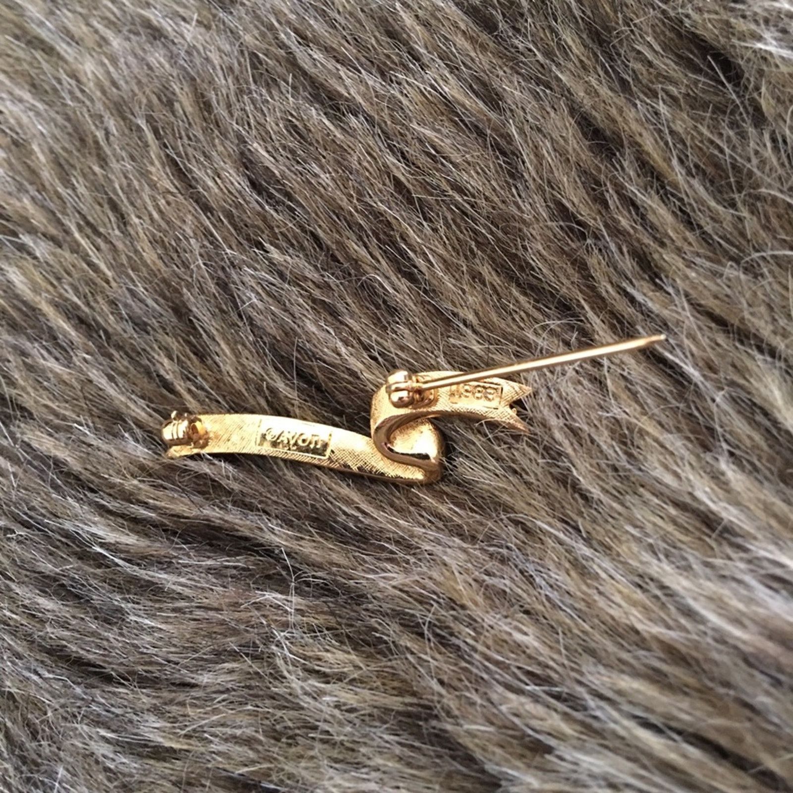 Vintage Vintage Avon PC 1983 gold plated ruby brooch pin Size ONE SIZE - 2 Thumbnail