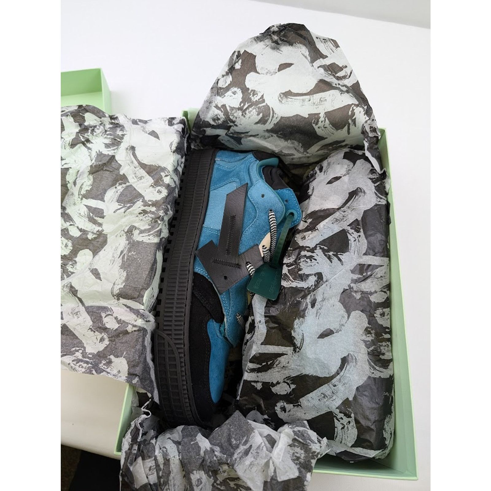 Off-White Floating Arrow Suede Sneakers in Multicolor Size US 13 / EU 46 - 14 Thumbnail