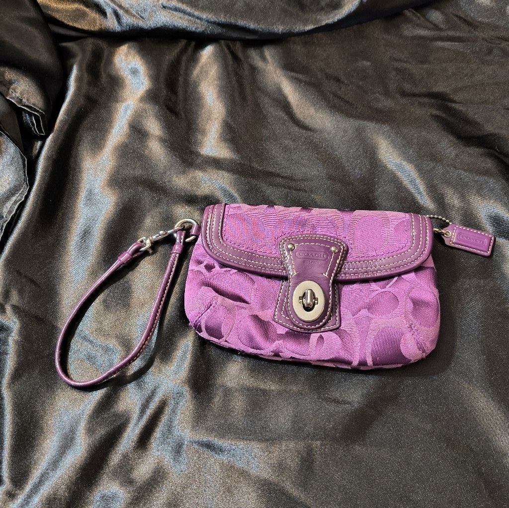 Coach Vintage Coach Turn Lock Purple Wristlet Size ONE SIZE - 2 Thumbnail