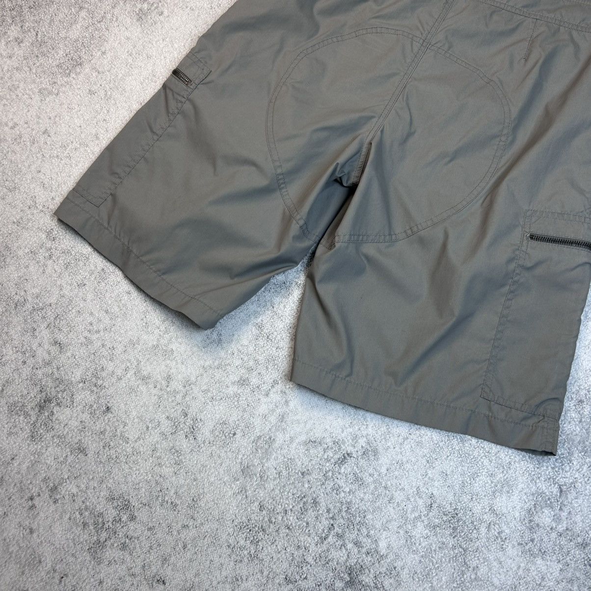 Prada Prada Vintage Nylon Cargo Zip Pockets Gray Tab Shorts Size US 30 / EU 46 - 9 Thumbnail