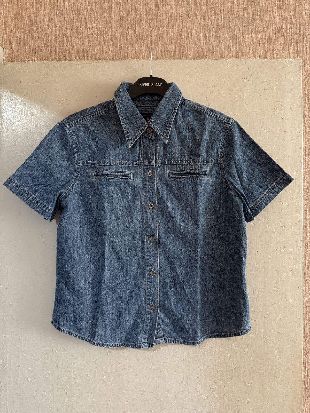 Levi's Vintage Levi’s Jeans Denim Short Sleeve Button Up Women’s Size L / US 10 / IT 46 - 2 Thumbnail