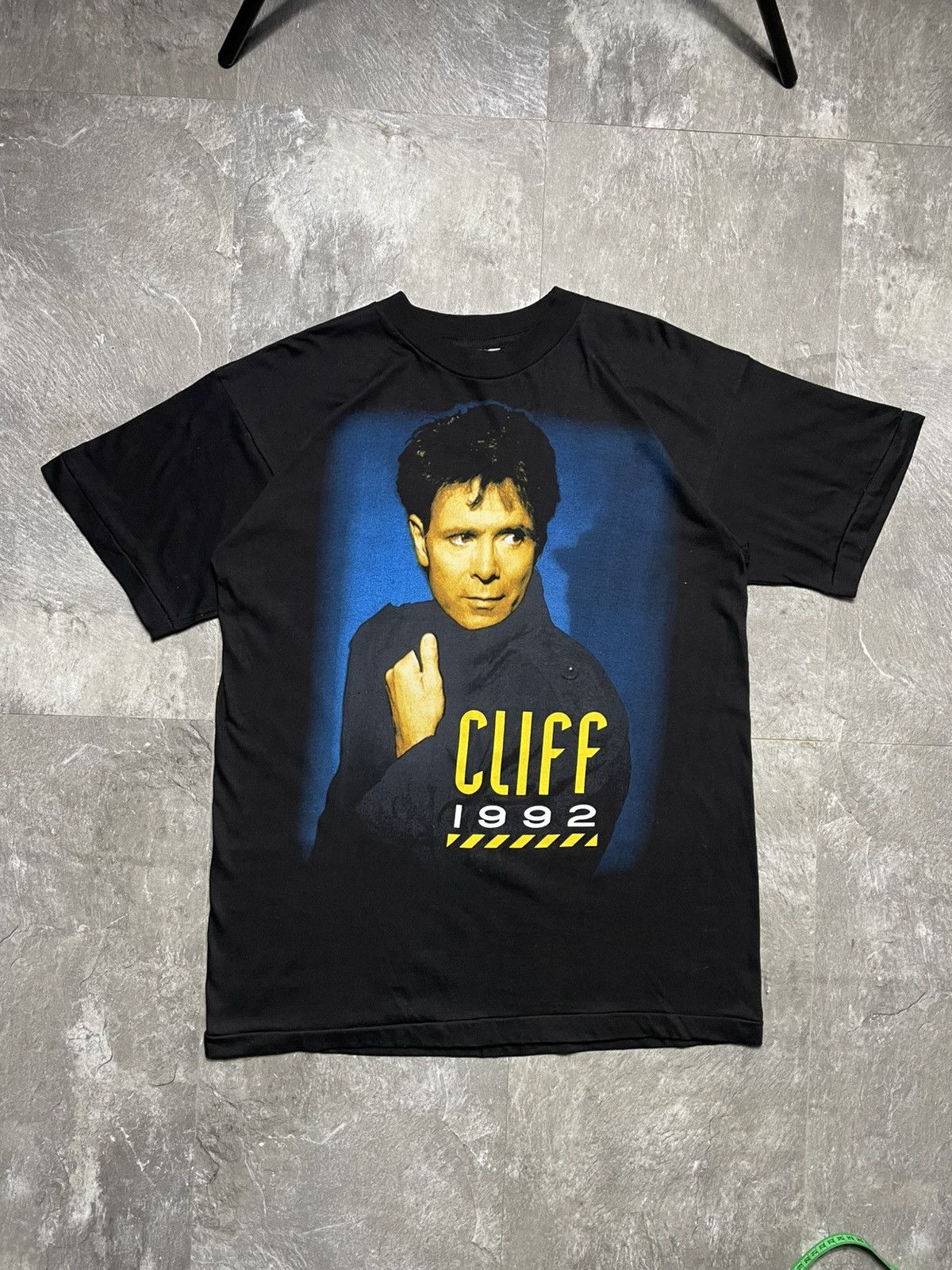 Band Tees Vintage 1992 Cliff Richard Rock Band Y2k Tour Tee Size US M / EU 48-50 / 2 - 1 Thumbnail