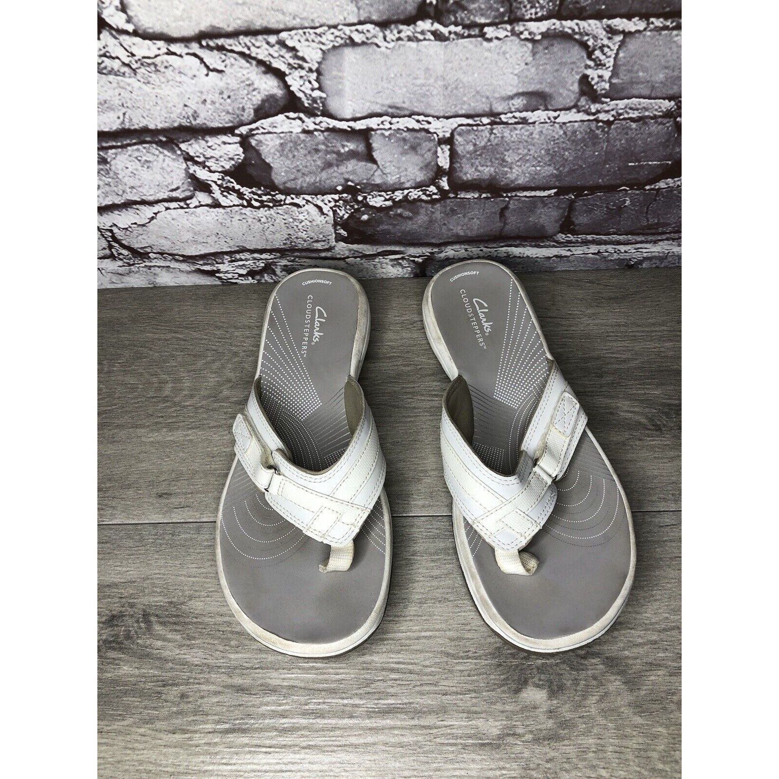 Clarks Clarks Cloudsteppers White Brinkley Flip Flops Foam Sandals Size US 9 / IT 39 - 19 Thumbnail