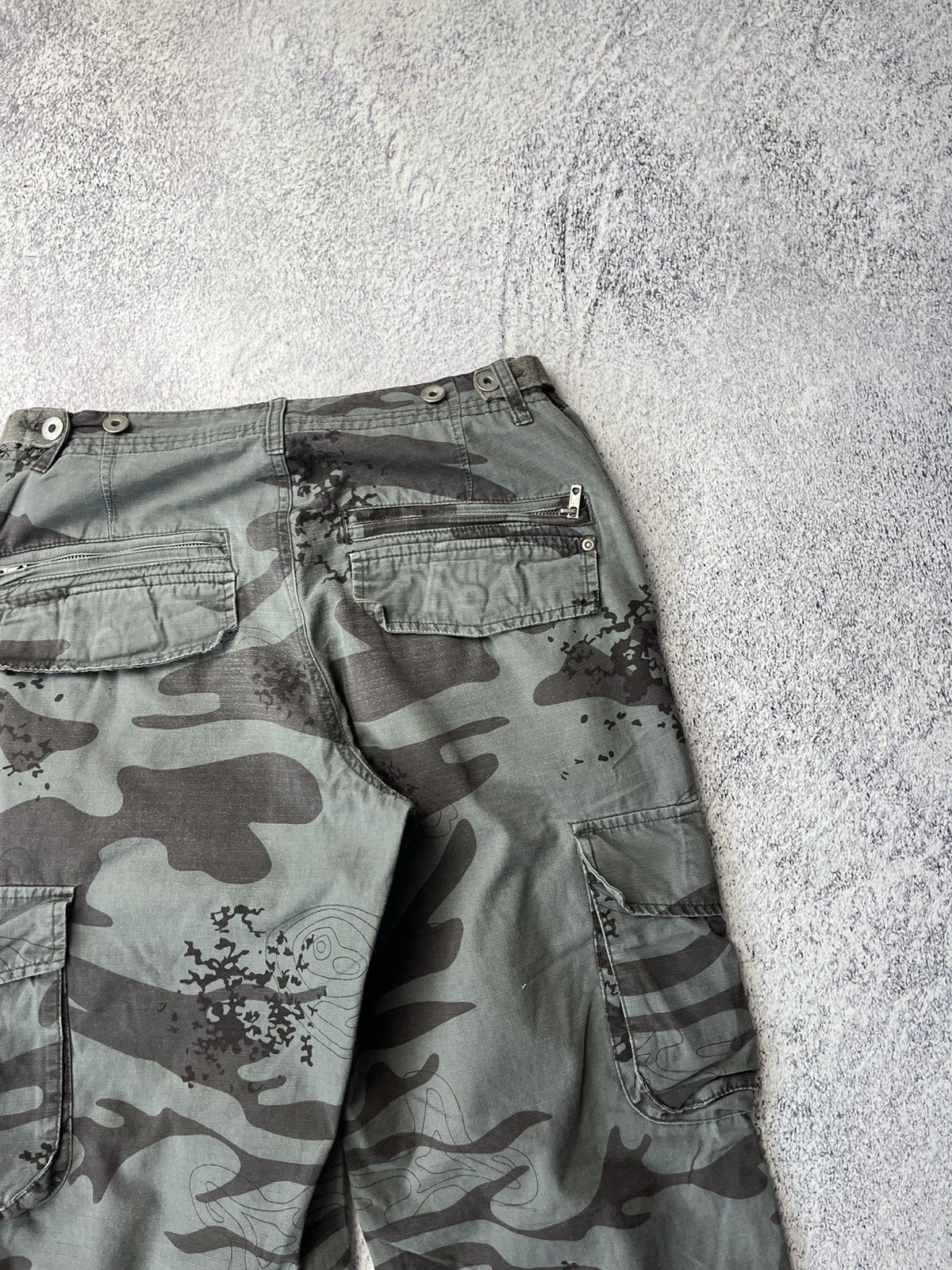 Japanese Brand RARE VINTAGE FADED STREETWEAR CAMO CARGO PANTS Y2K Size US 32 / EU 48 - 18 Thumbnail