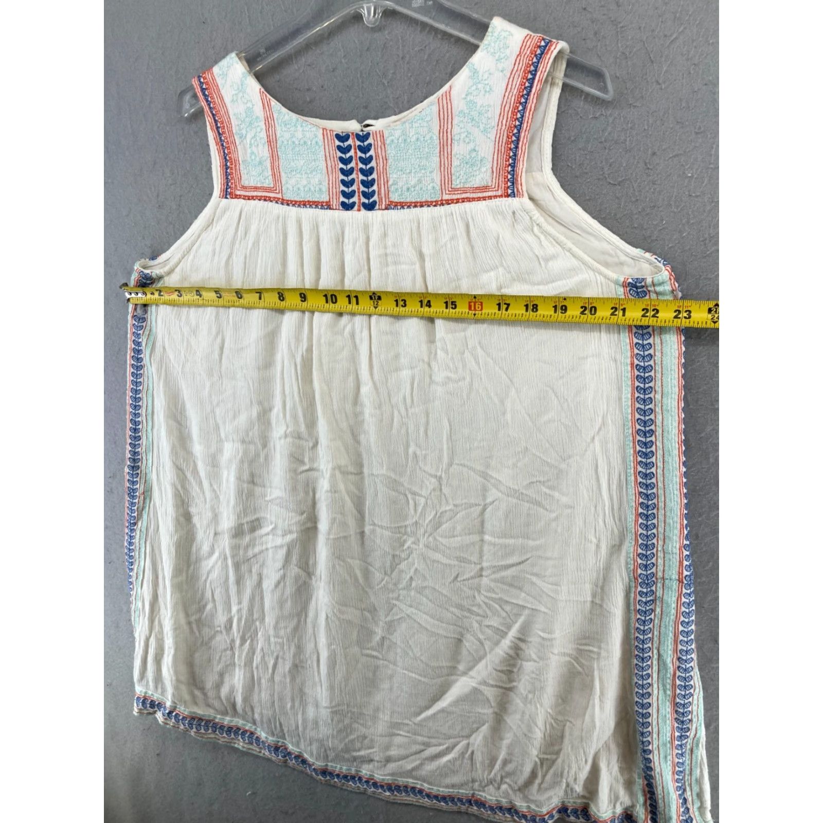 Vintage Altar'd State Womens Blouse Medium White Boho Sleeveless Scoop Neck Tunic Peasant Casual Size M / US 6-8 / IT 42-44 - 2 Thumbnail
