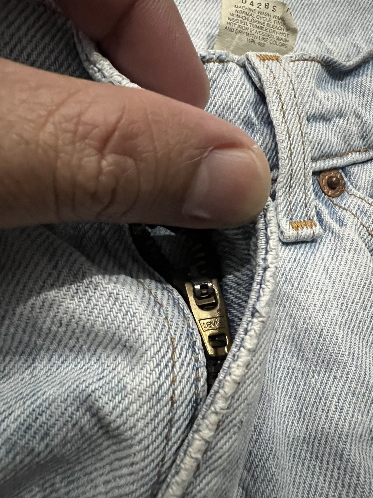 Levi's × Levi's Vintage Clothing VINTAGE 90’s LEVIS 550 ORANGE TAG LIGHT WASH JEANS Size US 30 / EU 46 - 10 Thumbnail