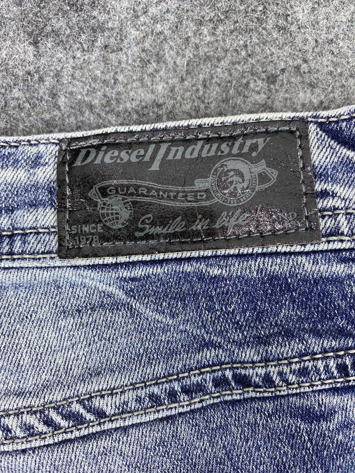 Diesel × Jean Diesel Kid Distressed Blue Wash Jeans - J1072 Size US 27 - 14 Thumbnail