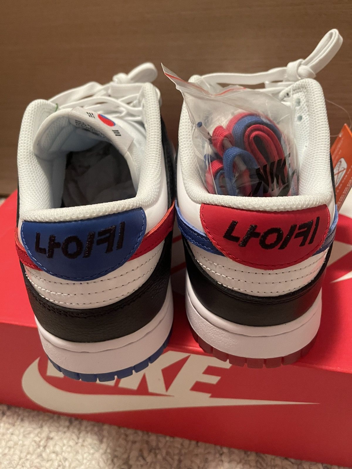 Nike Nike Dunk Low “Seoul (Special Gift) Size US 10 / EU 43 - 4 Thumbnail