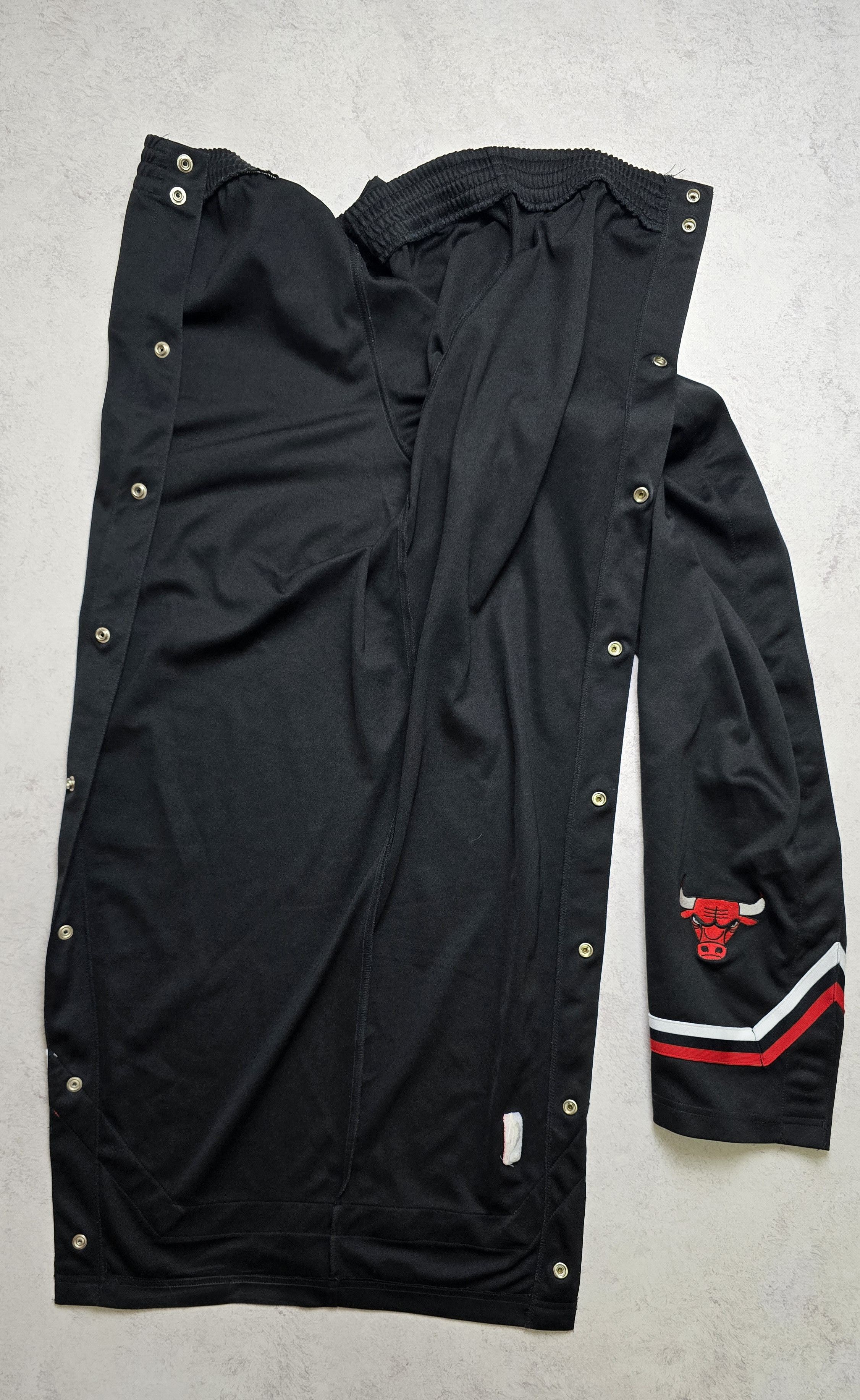 Nike VTG Nike Chicago Bulls Tear Away Pants NBA Snap Button M Y2K Size US 32 / EU 48 - 2 Thumbnail