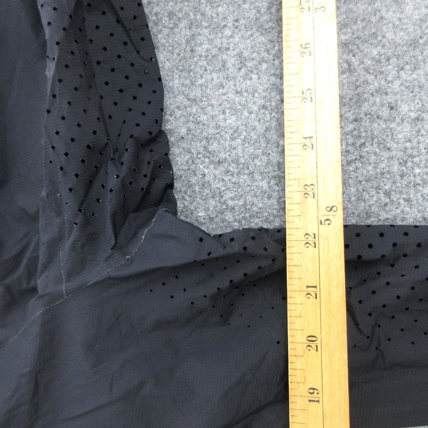 Lululemon Lululemon Jacket Mens Large Black Hooded Full Zip Windbreaker Run Lightweight Size US L / EU 52-54 / 3 - 7 Thumbnail