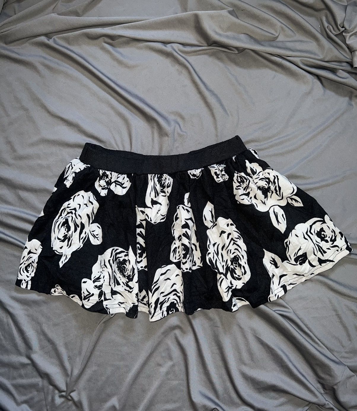 Japanese Brand MA*RS rose mini skirt 🥀 Size 26" / US 2 / IT 38 - 3 Thumbnail