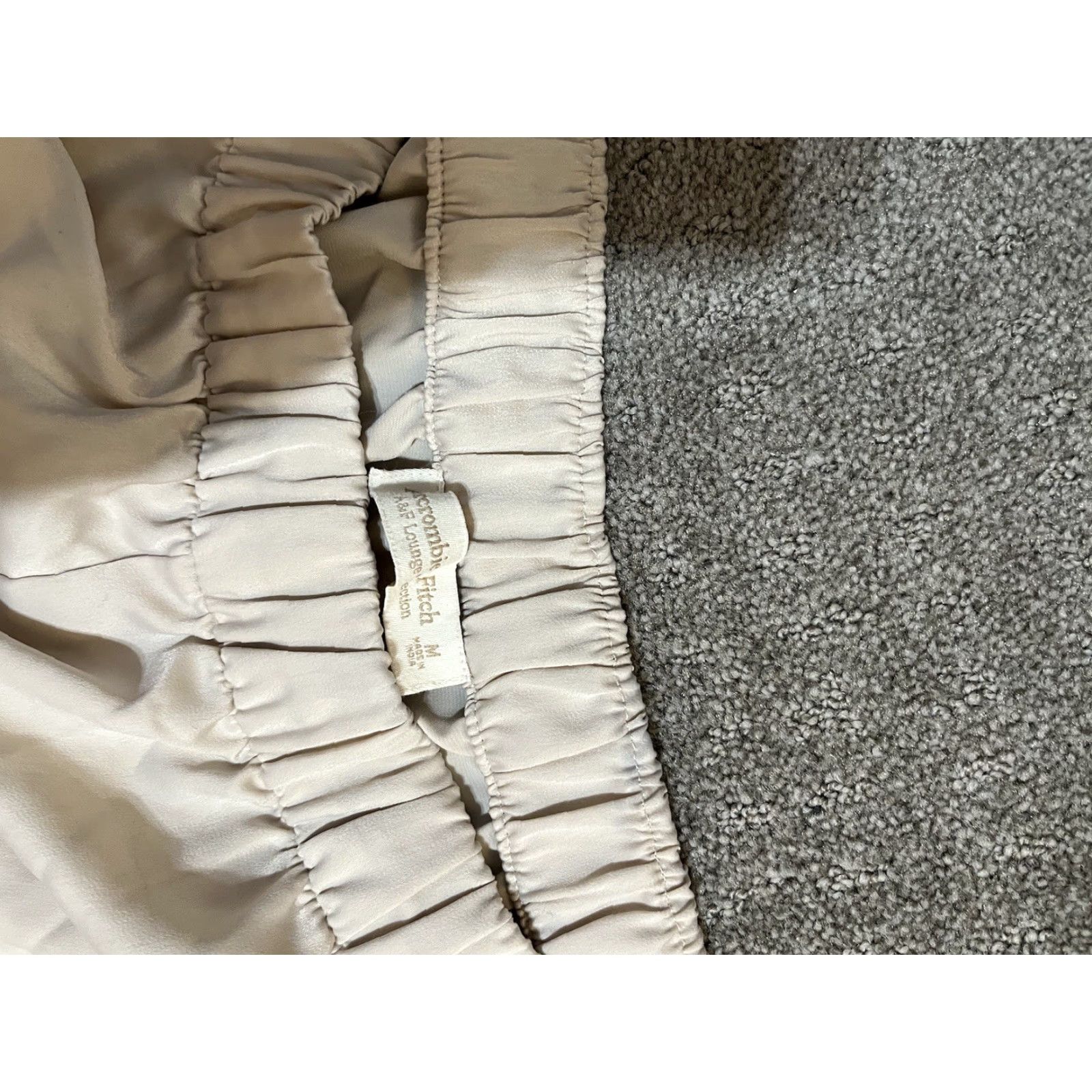 Abercrombie & Fitch Abercrombie & Fitch Loungewear Women’s M Elastic Waist Pockets Shorts Beige Size 32" / US 10 / IT 46 - 2 Thumbnail