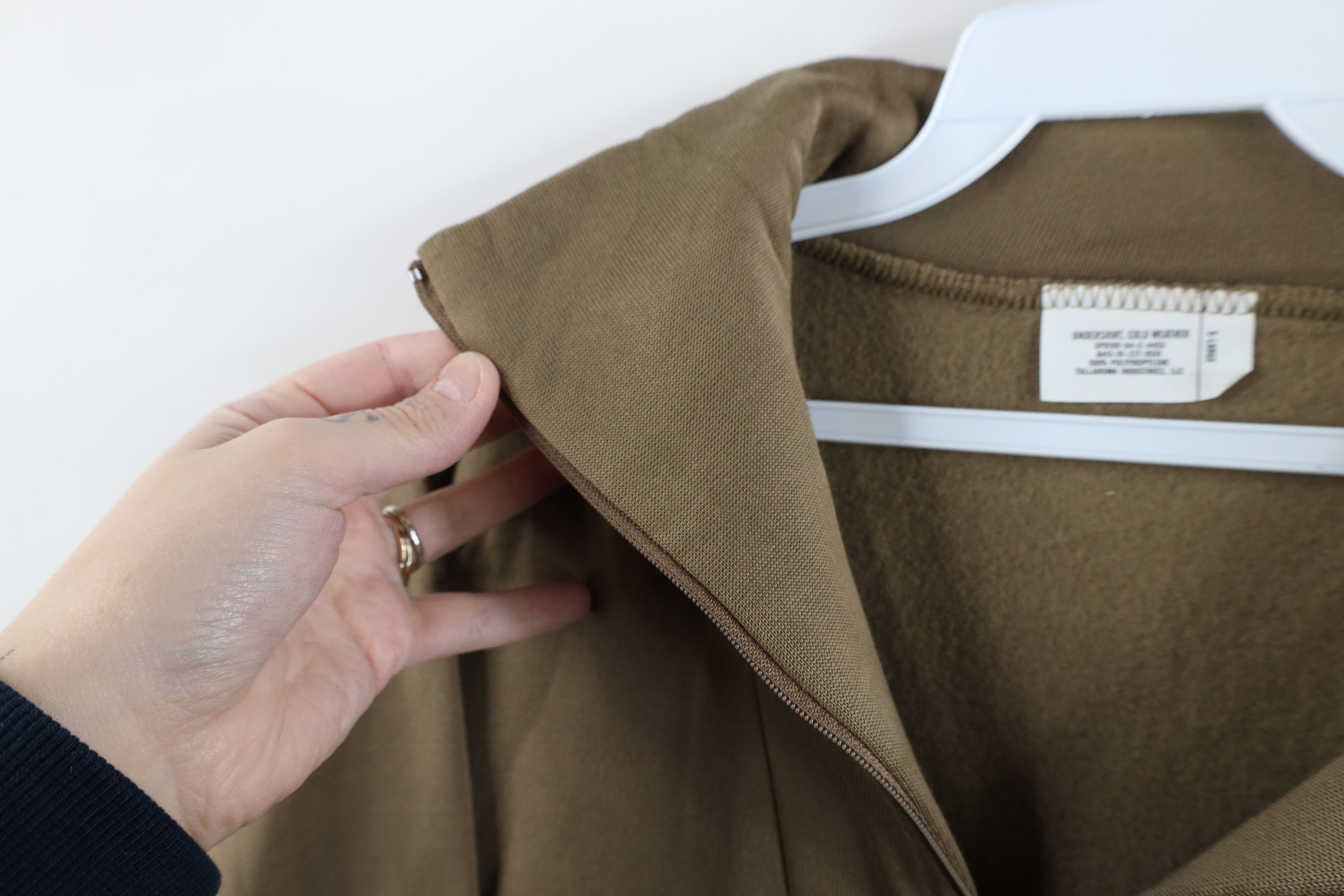 Vintage Vintage Y2K 2004 USGI Undershirt Sweatshirt Brown USA Size US XL / EU 56 / 4 - 5 Thumbnail