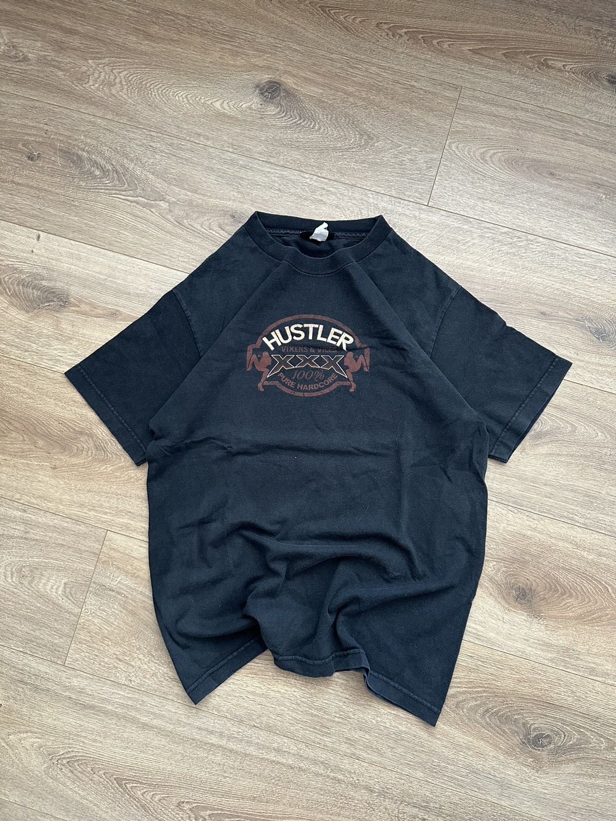 Hook-Ups 🔥VINTAGE HUSTLER XXX PORNSTAR PORN NUDE T-SHIRT🔥 Size US M / EU 48-50 / 2 - 3 Thumbnail