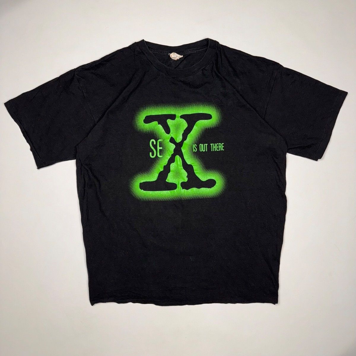 Vintage X FILES IS OUT THERE VINTAGE T-SHIRT SINGLE STITCH RARE TEE Size US XL / EU 56 / 4 - 1 Thumbnail