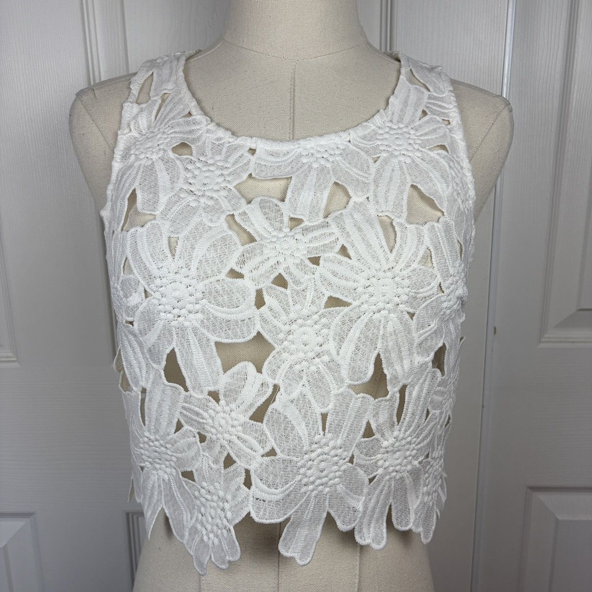 Forever 21 Forever 21 white floral lace tank top Size S / US 4 / IT 40 - 1 Thumbnail