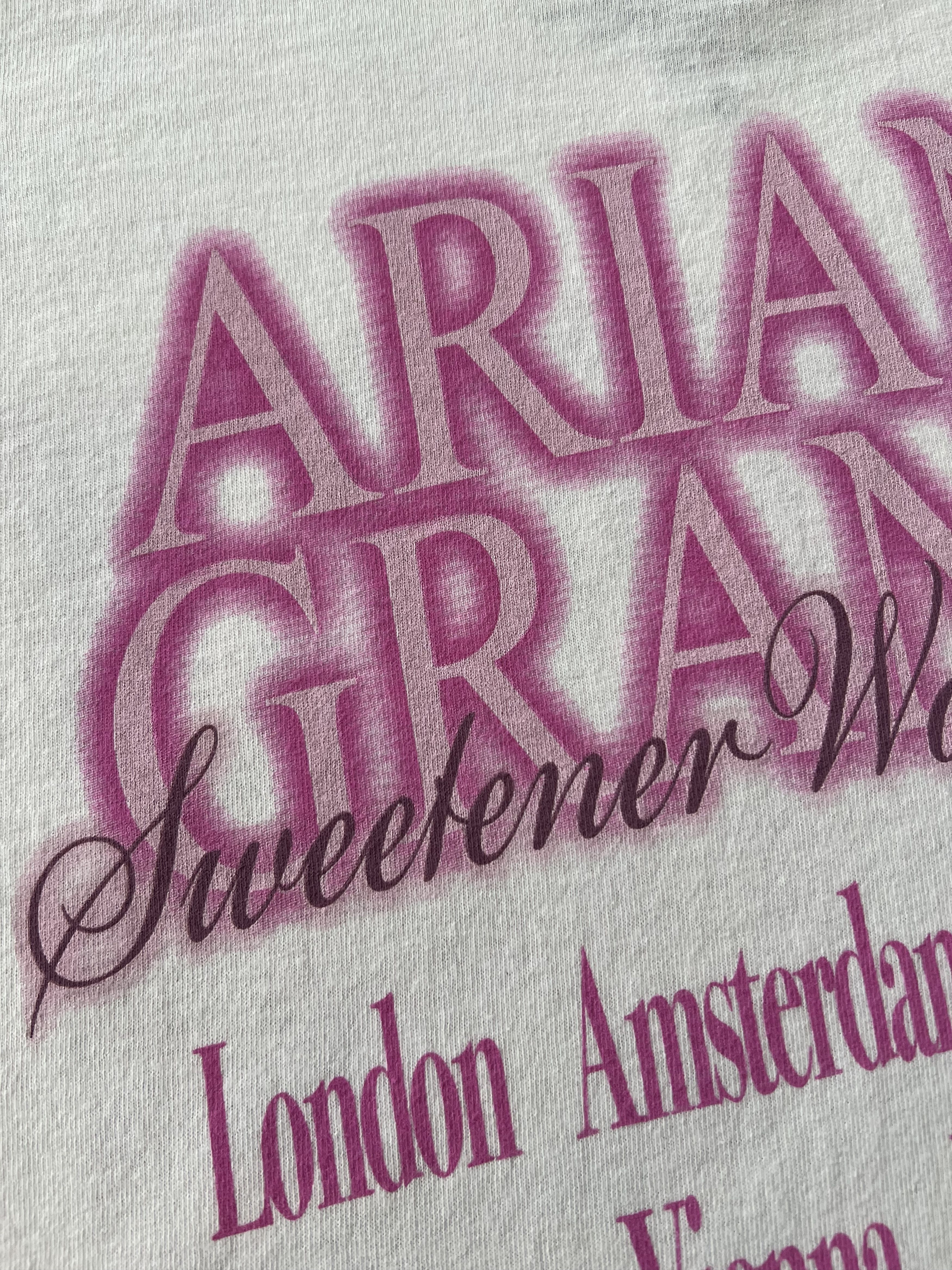 Band Tees Vintage Ariana Grande Sweetener World Tour 2019 T-shirt Size US S / EU 44-46 / 1 - 9 Thumbnail