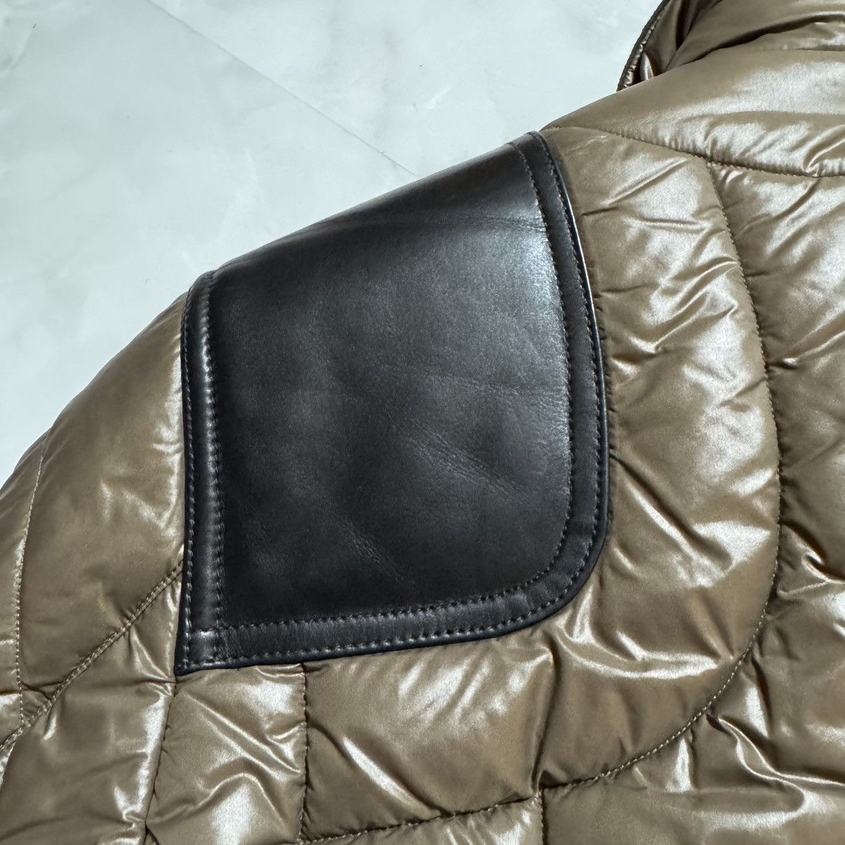 Louis Vuitton Louis Vuitton leather LV logo nylon Jacket 44 Size US S / EU 44-46 / 1 - 19 Thumbnail