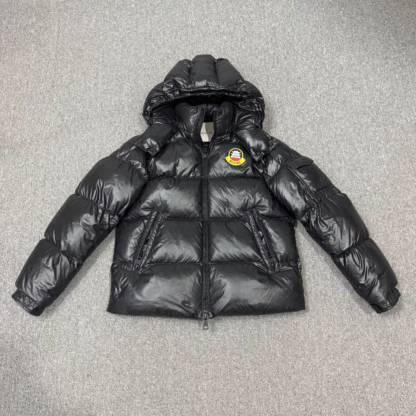 Moncler Moncler Aspin black shiny down jacket size 2 mint Size M / US 6-8 / IT 42-44 - 1 Thumbnail