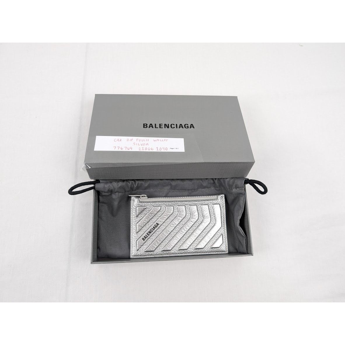 Balenciaga o1rshd1 Size: OS / Car Chevron Zip in Wallet in Silver Size ONE SIZE - 12 Thumbnail