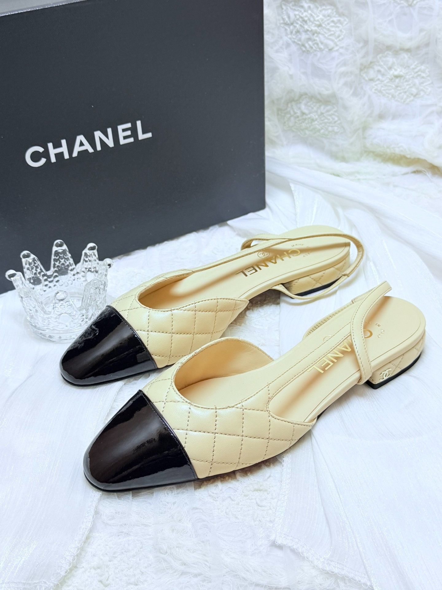 Chanel Chanel Leather Plaid Multi Lowtop Sneakers us_6-5 Women Size US 6.5 / IT 36.5 - 1 Thumbnail