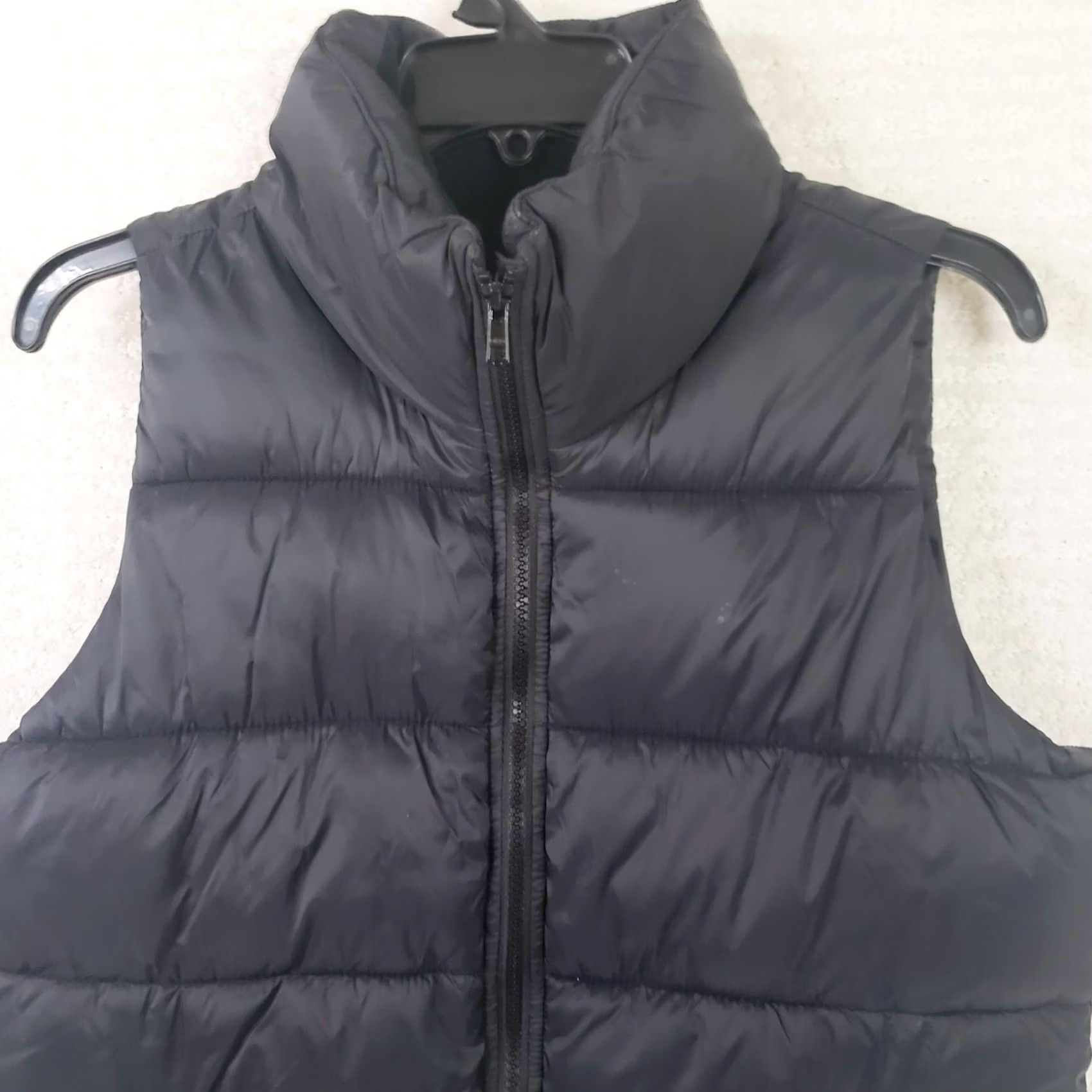 Old Navy Old Navy Black Sleeveless Puffer Vest Men M Regular Fit Zip Full Zip Stand-Up Collar Nylon Lining Insulated Lightweight Short Length Size US M / EU 48-50 / 2 - 3 Thumbnail