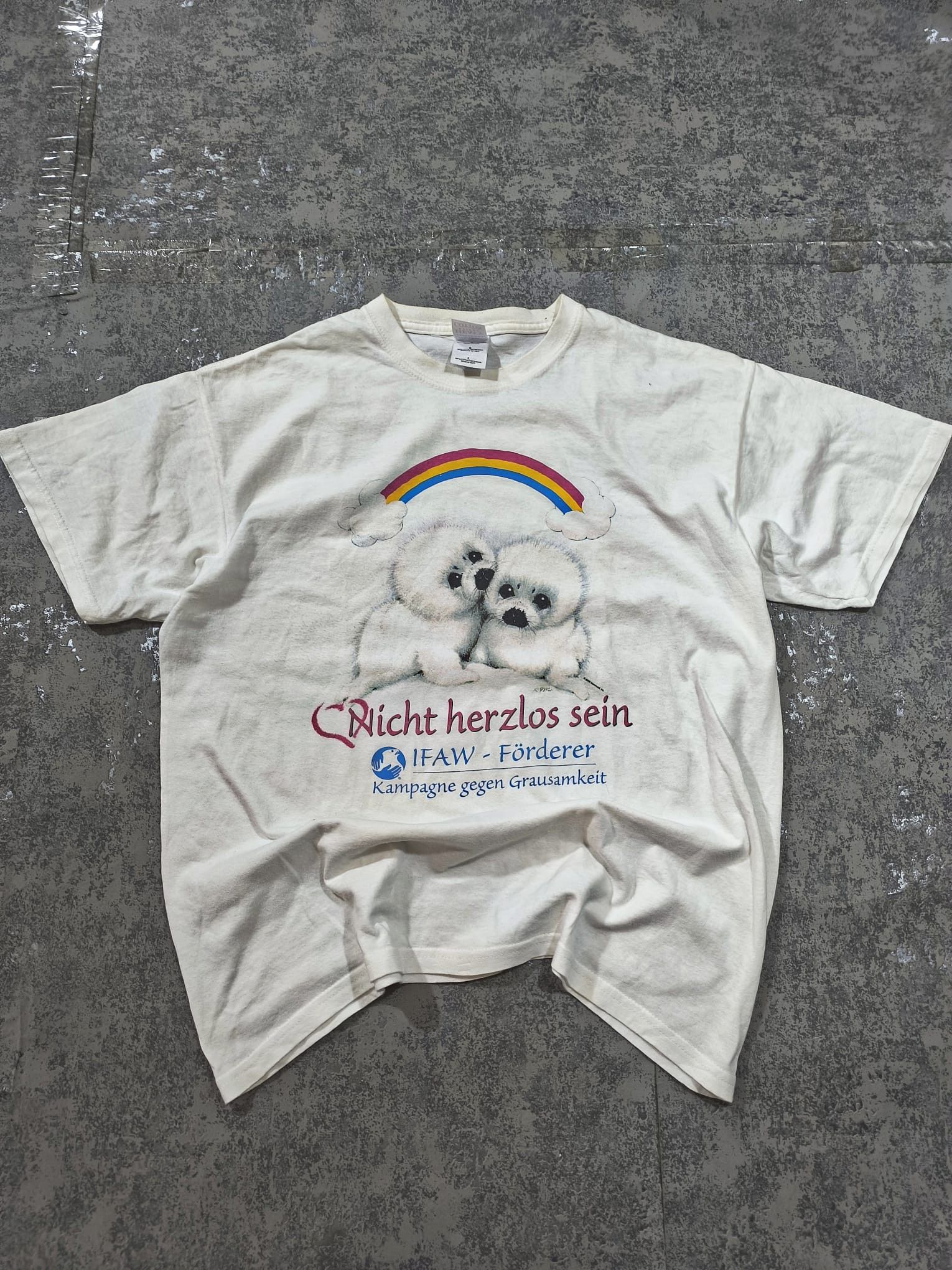 Vintage cute baby seals vintage trashy tshirt Size US L / EU 52-54 / 3 - 1 Thumbnail