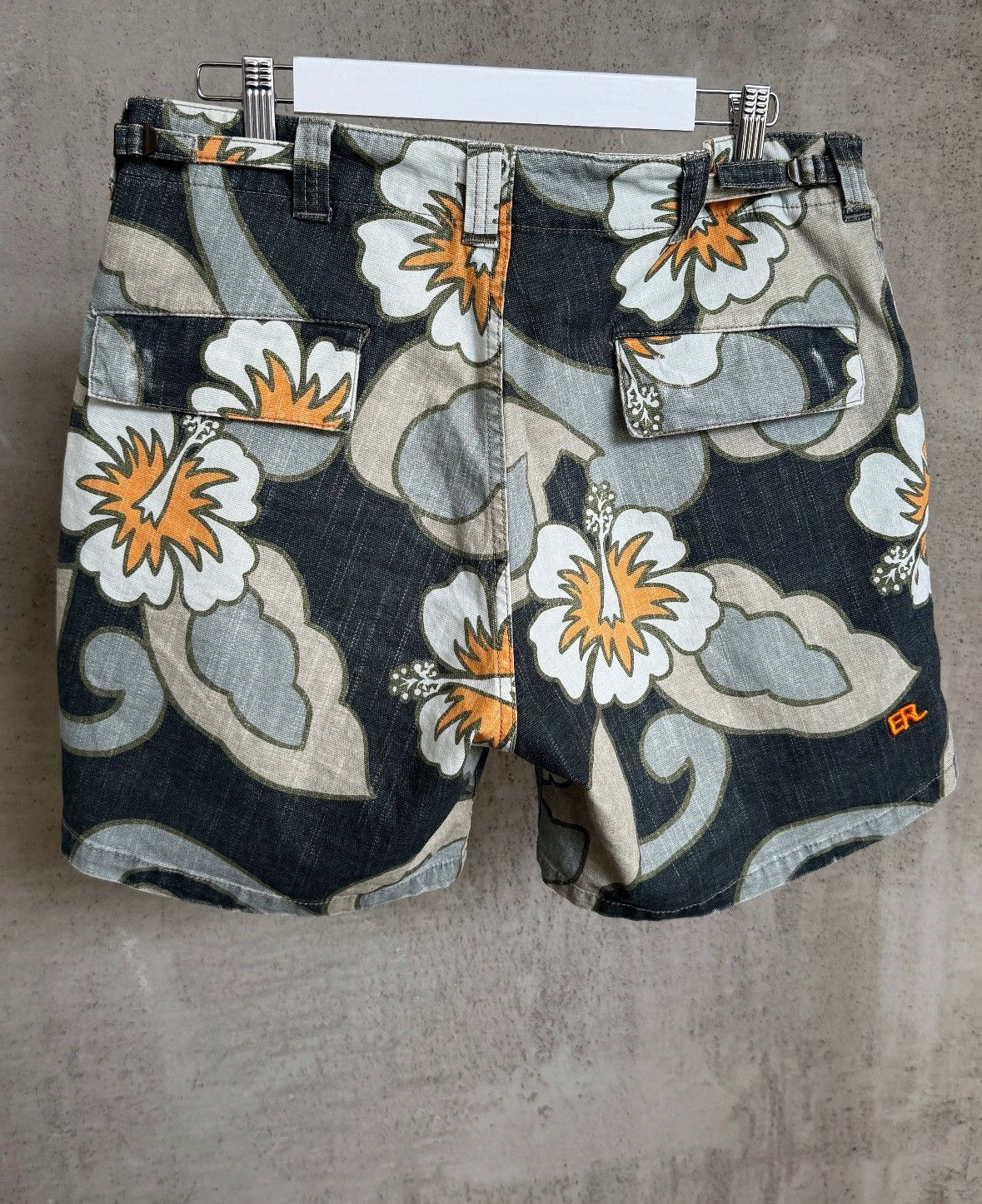 ERL ERL Cargo Hibiscus Print Shorts SS23 Size US 32 / EU 48 - 3 Thumbnail