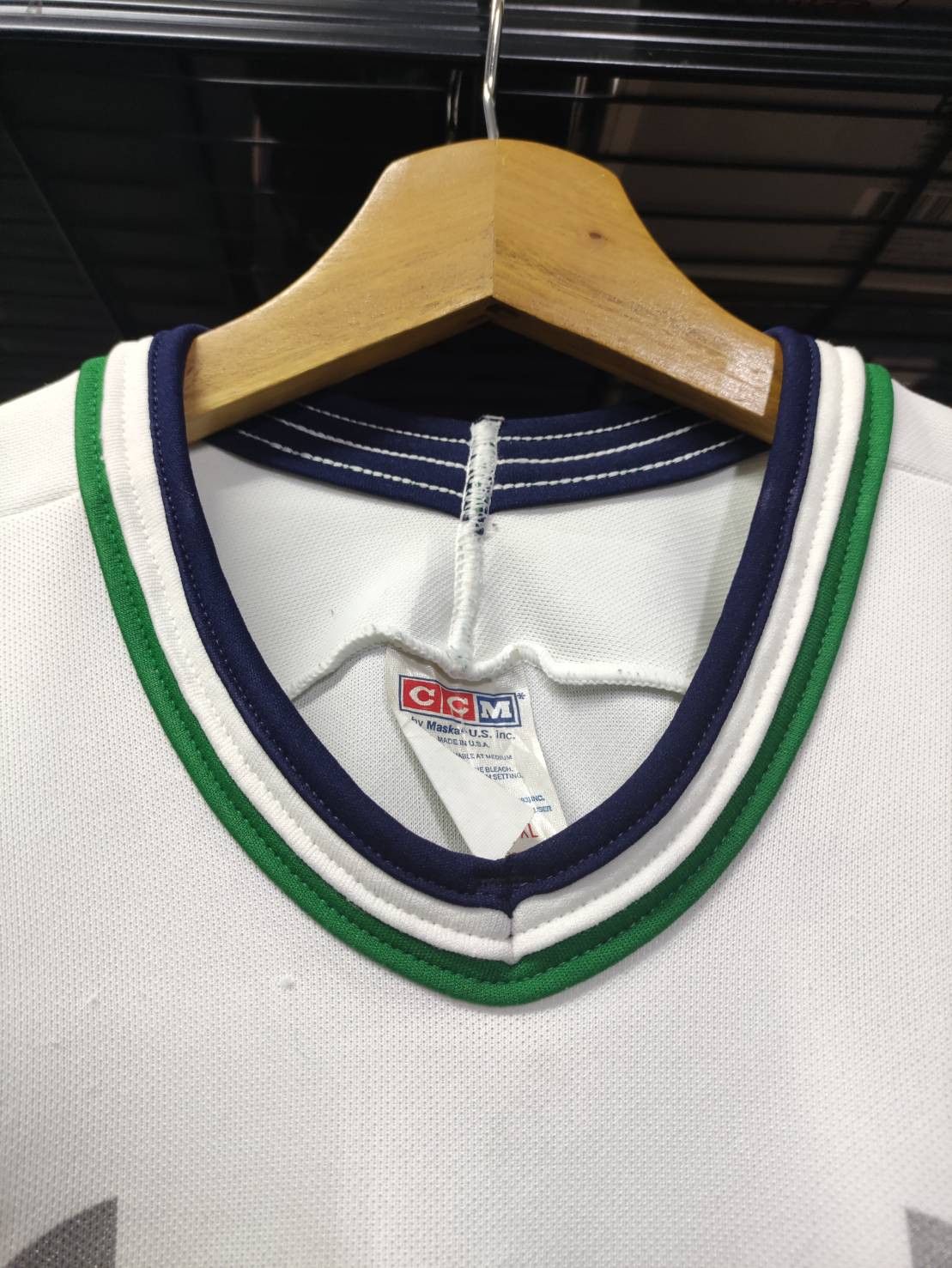 NHL Vtg 90's Hartford Whalers Team CCM Made in USA Jersey Size US M / EU 48-50 / 2 - 3 Thumbnail