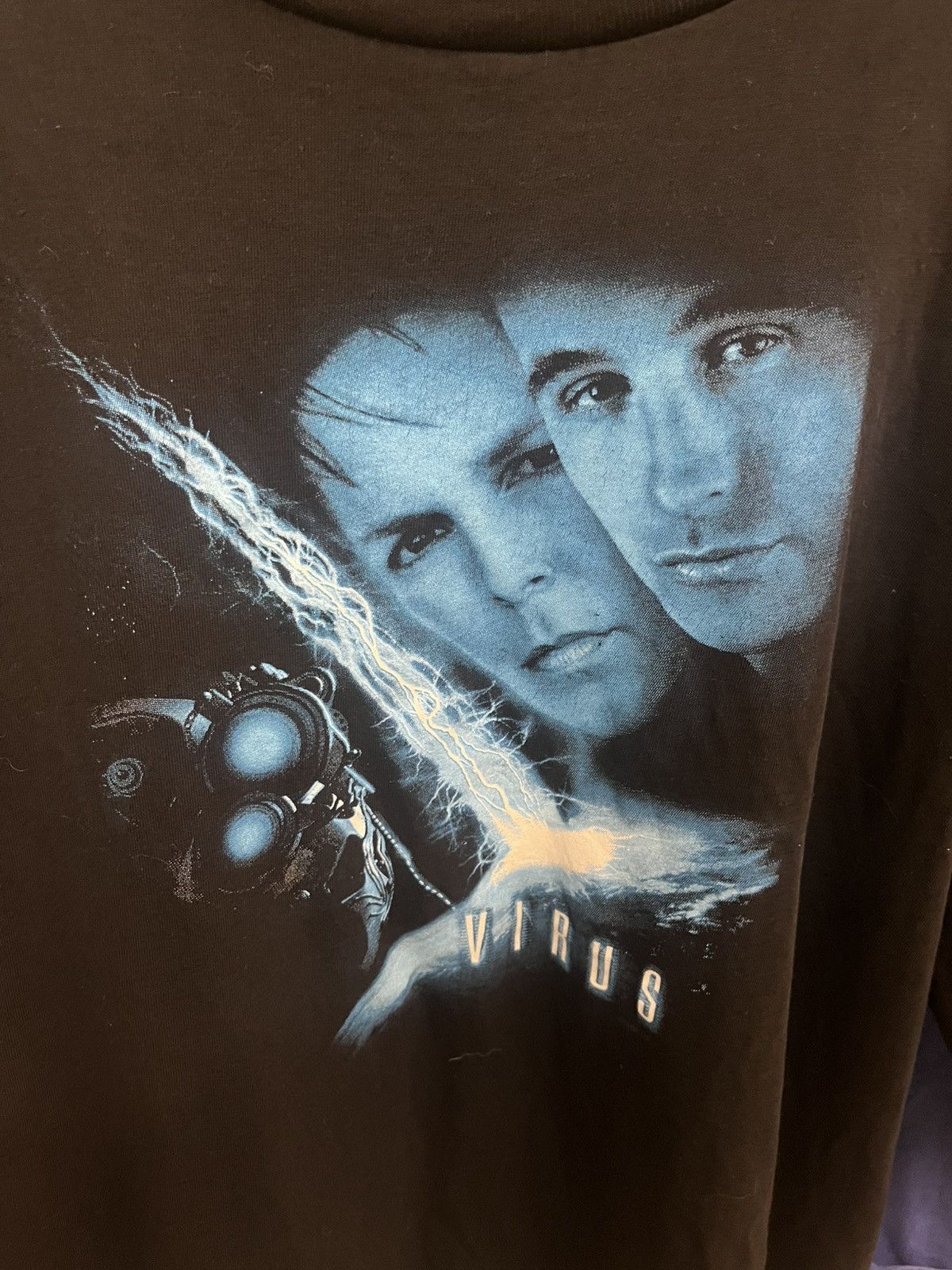 Vintage Vintage Virus Movie Promo Graphic Tshirt Size US XL / EU 56 / 4 - 2 Thumbnail