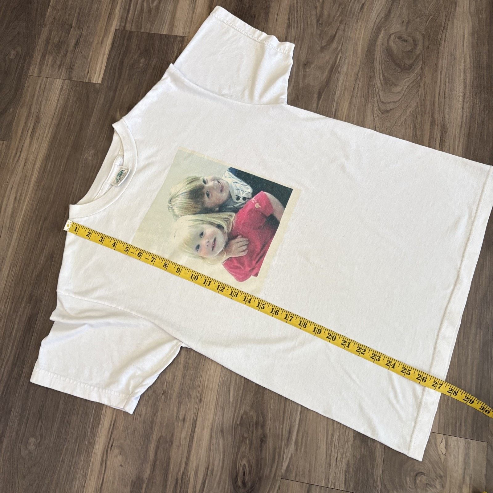 Vintage Vintage Random Baby Photo Portrait Art T-Shirt Men's Size M Size US M / EU 48-50 / 2 - 7 Thumbnail
