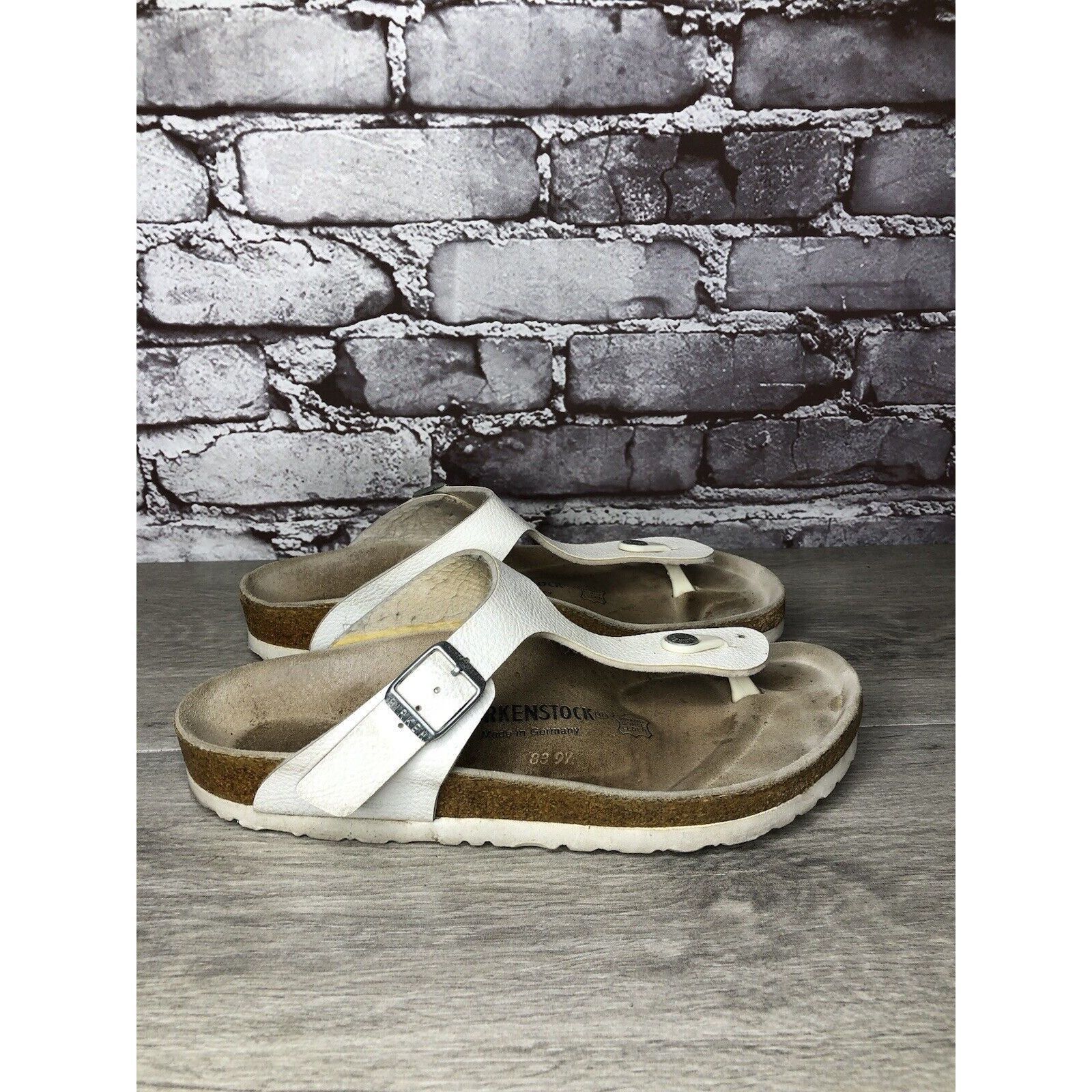 Birkenstock Birkenstock Gizeh White Leather Buckle Strap Cork Sandals Wo Size US 8.5 / IT 38.5 - 22 Thumbnail