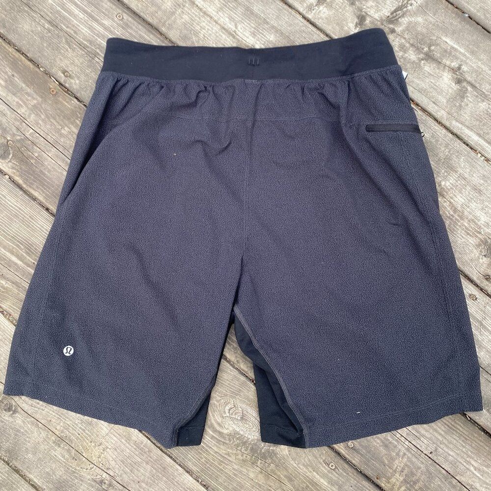 Lululemon Lululemon Mens Gray Performance Lined Shorts Size L Drawstr Size US 36 / EU 52 - 2 Thumbnail