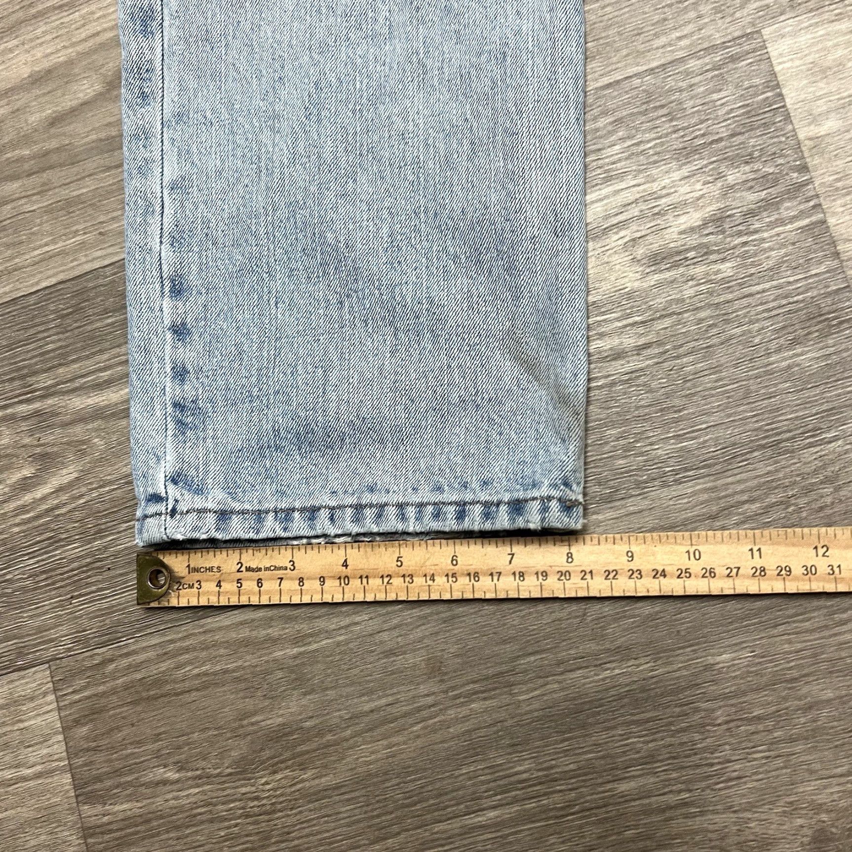 Eddie Bauer VINTAGE Eddie Bauer Jeans Regular 35x33 90s Light Wash Denim 5-Pocket Mens Straight Blue Size US 35 - 5 Thumbnail