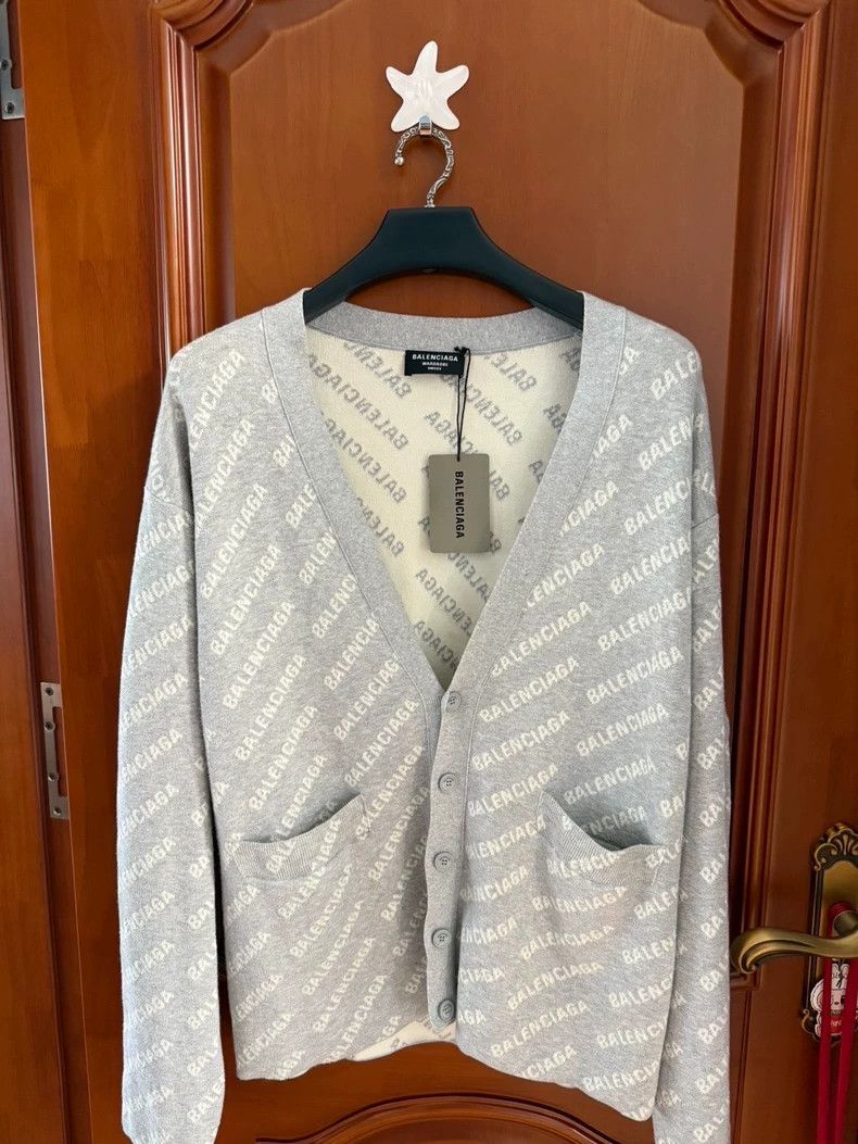 Balenciaga Balenciaga Full-printed barrage logo long-sleeved sweater Size US S / EU 44-46 / 1 - 1 Thumbnail