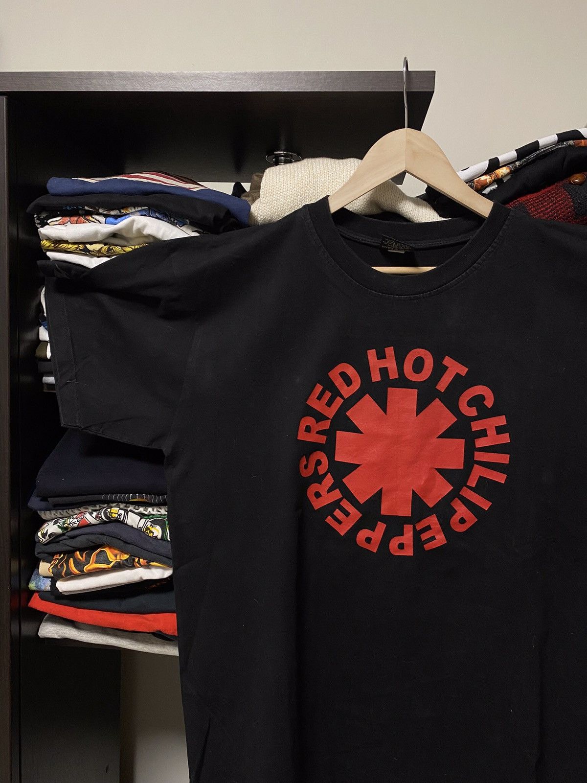 Band Tees Vintage Red Hot Chill Peppers Rock Tee Faded Size US XL / EU 56 / 4 - 3 Thumbnail